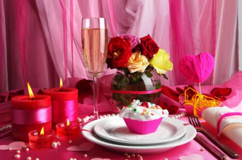 table-setting-honor-valentine-s-day table decor white-fabric-background